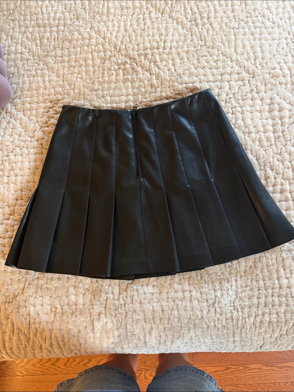 Alice + Olivia Black Pleated Mini Skirt - Picture 4 of 4